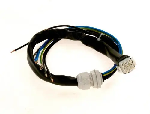 Kabel mit mehreren farbigen Drähten und einem weißen Stecker, umhüllt mit schwarzem Schutzmaterial. Das Produkt trägt die Marke Bosch.